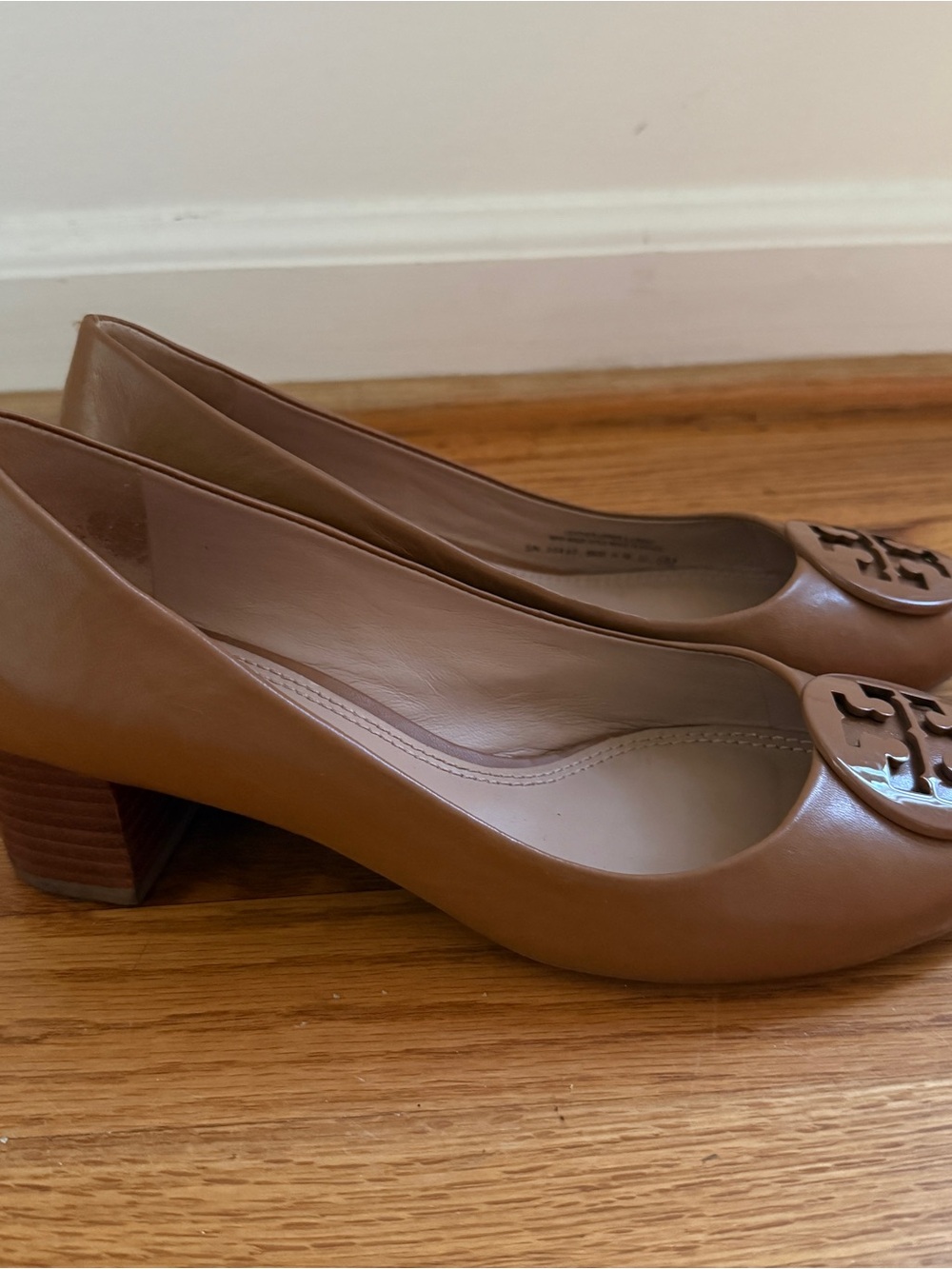 Tory Burch Caramel Leather Low Block Heel Pump Shoe Size 6